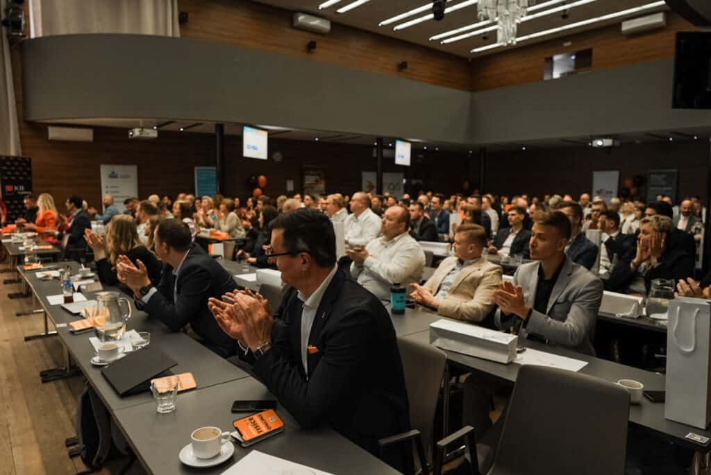 Poradci přijeli na konferenci společnosti FinGO v hojném počtu